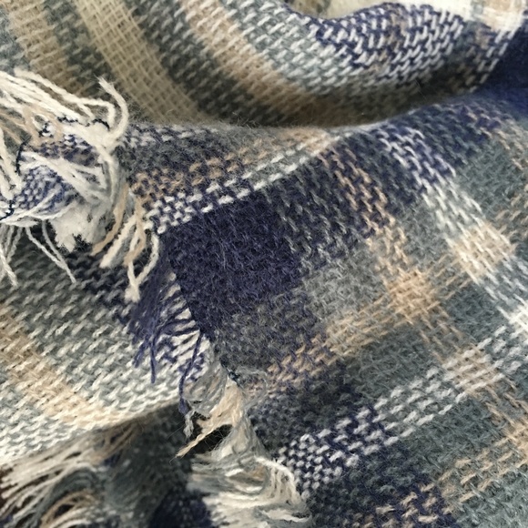 NWT Plaid Blanket Scarf Wrap - Picture 5 of 6